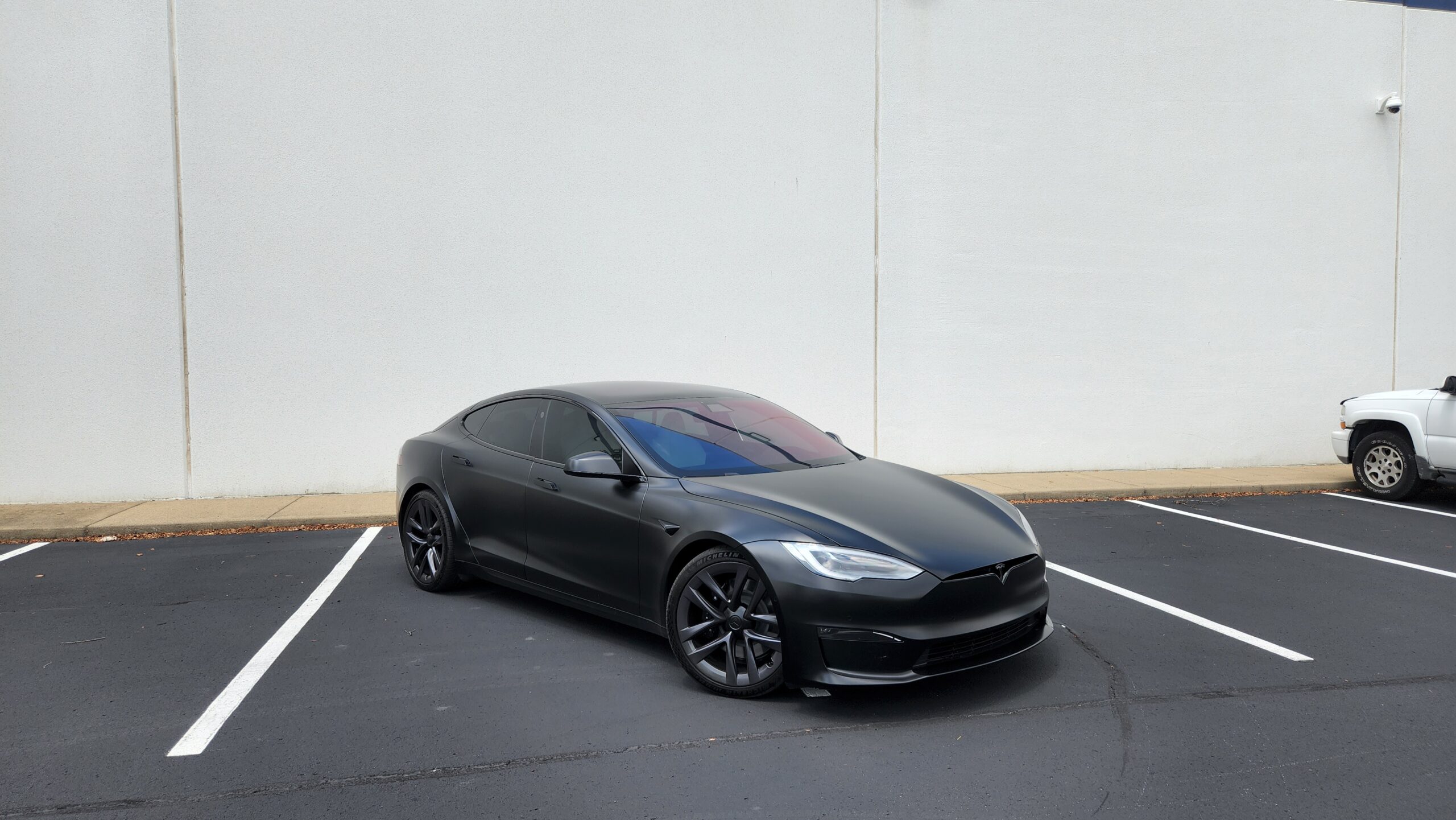 This is the Tesla Model S Plaid's design from the front angle. How do you like the matte paint?