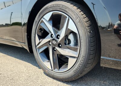 2023 Hyundai Elantra Limited wheels (17 inches)