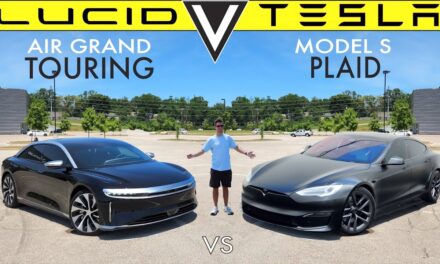 ULTIMATE EV SEDANS! 2022 Lucid Air Grand Touring vs. 2022 Tesla Model S Plaid: Faceoff Comparison