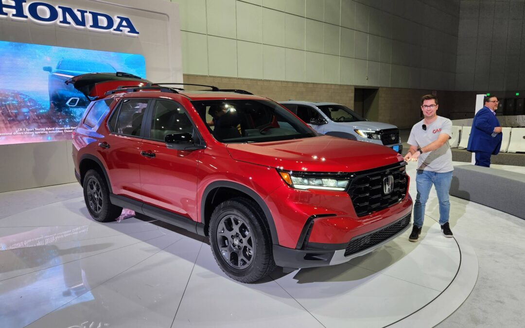 FIRST LOOK! All-new 2023 Honda Pilot is Big AND Bold